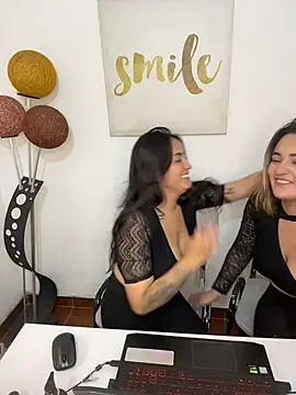 Show de Antonella_Julieta na webcam