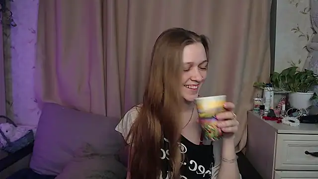 Adeline_Maxwell Adlı Modelin Canlı XXX Sohbeti