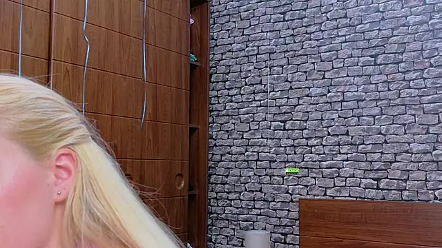 Chatroom XXX en direct de CuteBlondeMe
