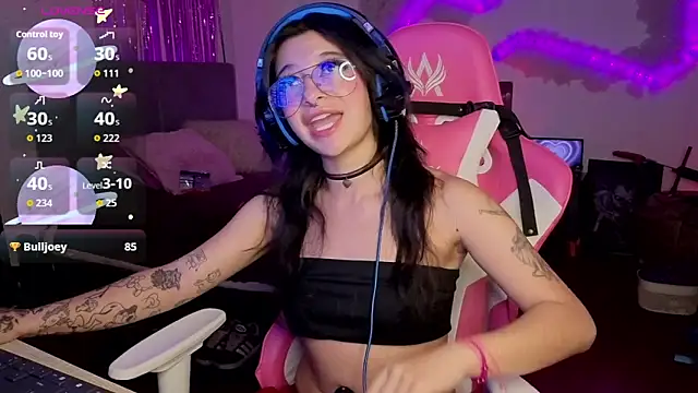 larah_uwu Chat XXX in diretta