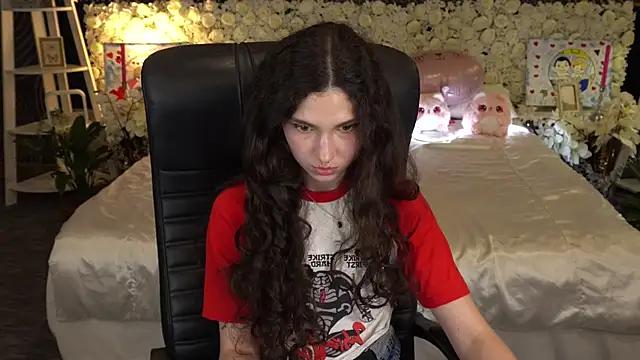 BabyFlowerr Adlı Modelin Canlı XXX Sohbeti