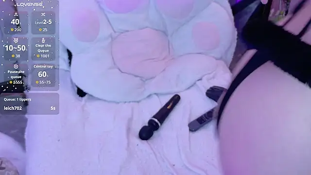 แชท XXX สดของ Catwhite_