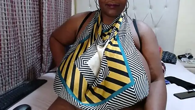 Chat XXX ao vivo de CHOCOLATEDARKBUSTYX