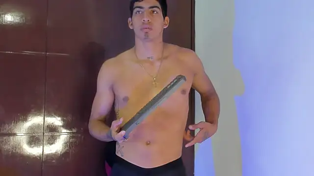 Chatroom XXX en direct de Milo_LatinBoy