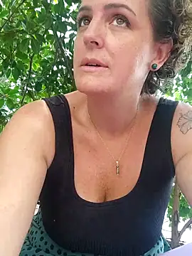 emiliemilf's Live XXX Chat