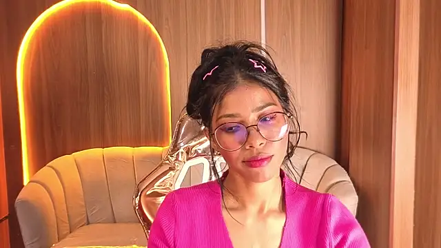 Alina_b_ Adlı Modelin Canlı XXX Sohbeti