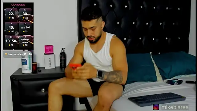 Chat +18 de mikeblaree ao vivo