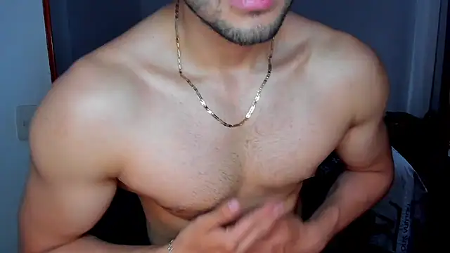 Show modela Tommy_Bred na web-kameri