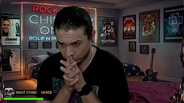 Show modela chino_roz na web-kameri