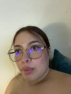 Lizzy_R Show in webcam