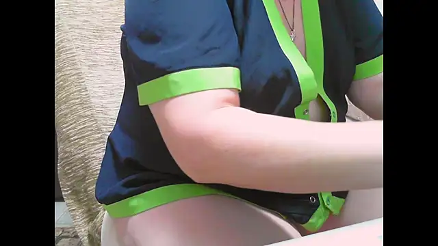 Hyllda live XXX chat