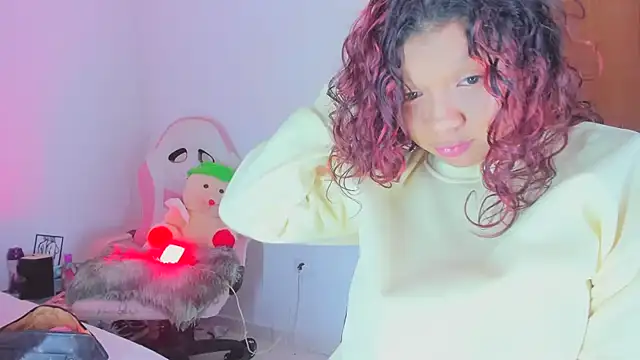 Emily_Coper18 Adlı Modelin Canlı XXX Sohbeti