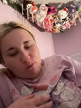 imawhorenslut19's Live XXX Chat