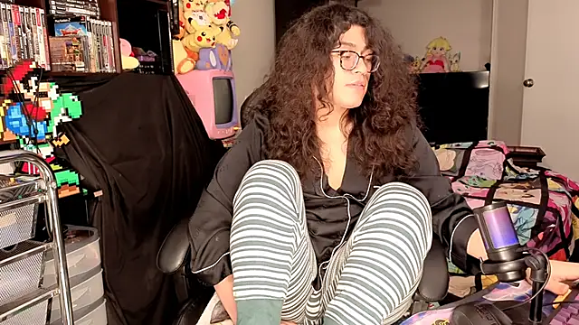 ShinyCherub Show in webcam