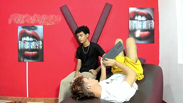 VERY_HOT_GUYS Webcam Show