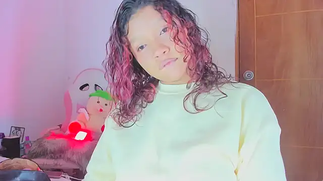 XXX chat uživo modela Emily_Coper18