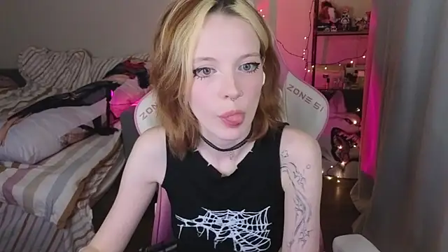 Crackling_Tatii Live XXX-Chat