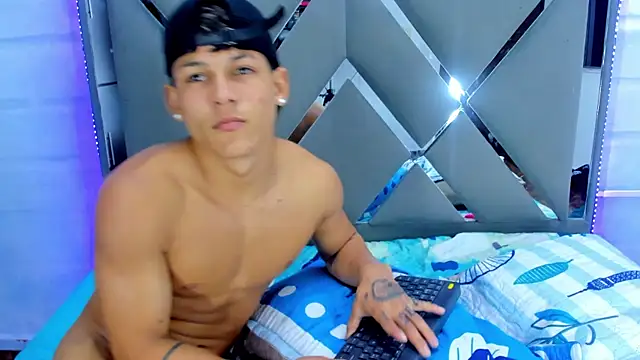 EndlessTwo: вебкам-шоу