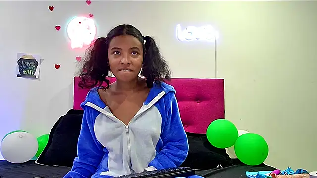 Ellie_Cute7: о нлайн-секс-чат