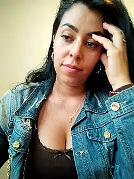 Luianna Adlı Modelin Canlı XXX Sohbeti