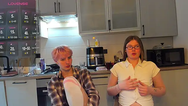 EmiliaRhodes Chat XXX live