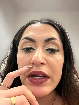 YourQueen18n Live XXX chat