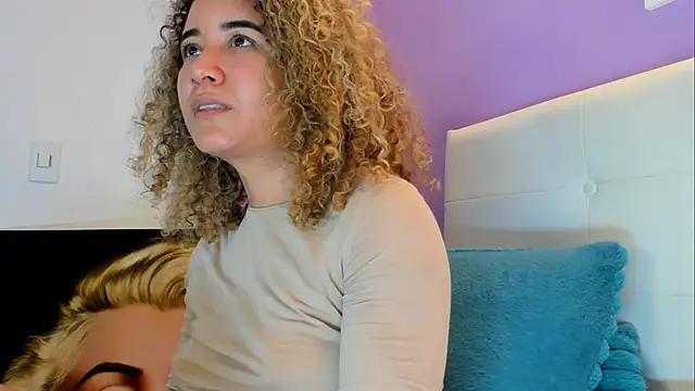 Charlotte11-11 élő XXX-chatje