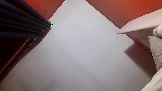 Sophrob96x Adlı Modelin Canlı XXX Sohbeti