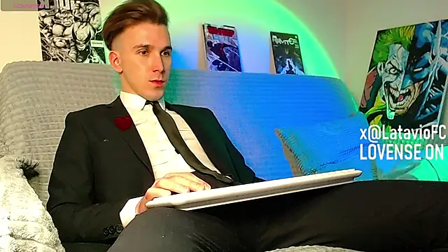 Chatroom XXX en direct de Midnighter_