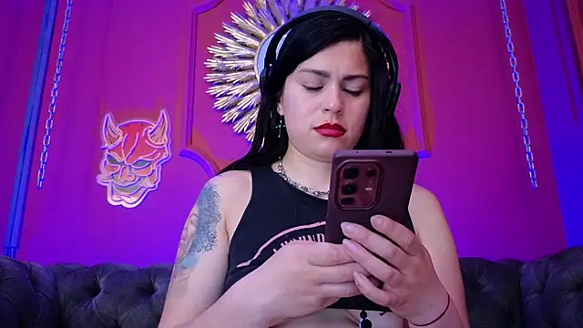 Julieta_Russell live XXX chat