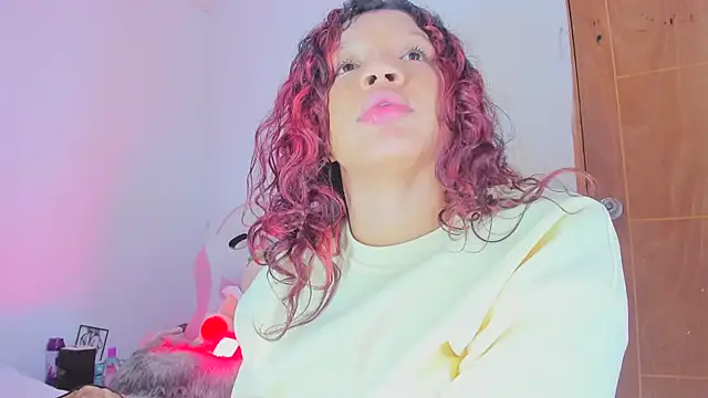 Chat XXX en directo de Emily_Coper18