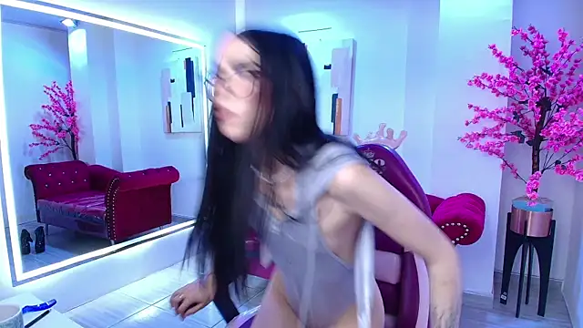 Emily_andrews Adlı Modelin Canlı XXX Sohbeti