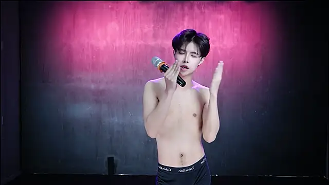 Queen-Vibe Adlı Modelin Canlı XXX Sohbeti