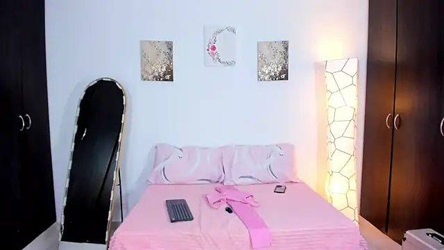 SarahCinnamon- Live XXX-chat