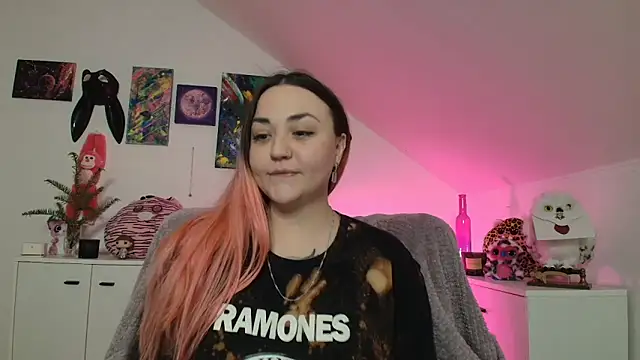 PinkHurricaneOfficial Adlı Modelin Canlı XXX Sohbeti