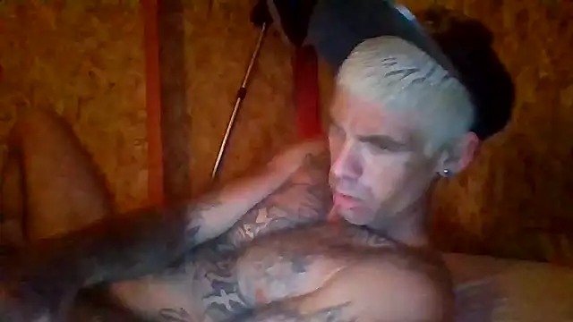 Chat XXX en directo de prettyboytatted69