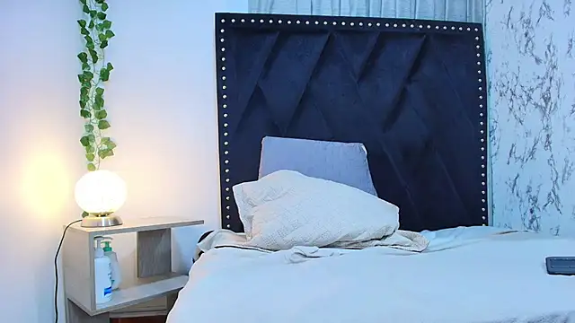 Rachele_x: онлайн-секс-чат