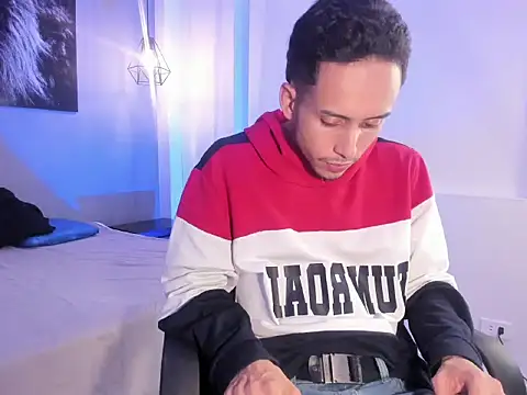 Show modela Zack_isback na web-kameri