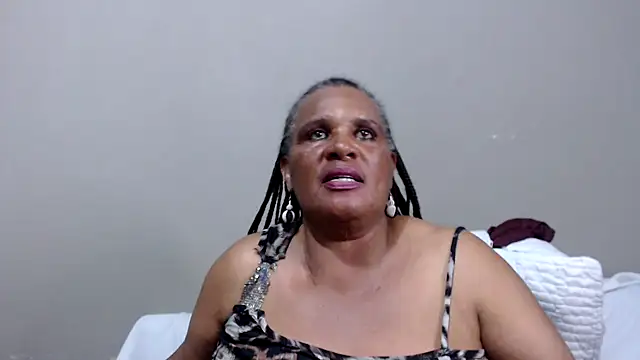 GrandBustyMelon – Naživo XXX chat