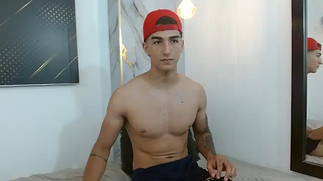 GoldenDesireX_: διαδικτυακό σόου στην κάμερα