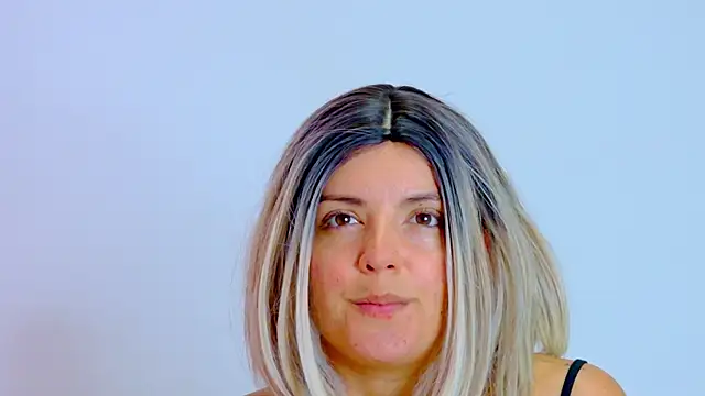 kimandlu Adlı Modelin Canlı XXX Sohbeti