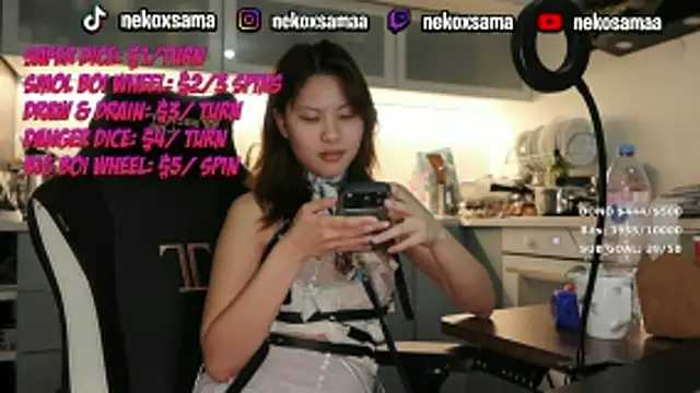 XXX chat uživo modela NekoxSama