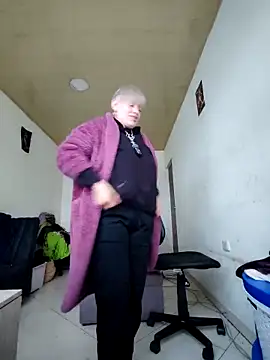 MARILYNMADELENAKOVANOVA Adlı Modelin Canlı XXX Sohbeti