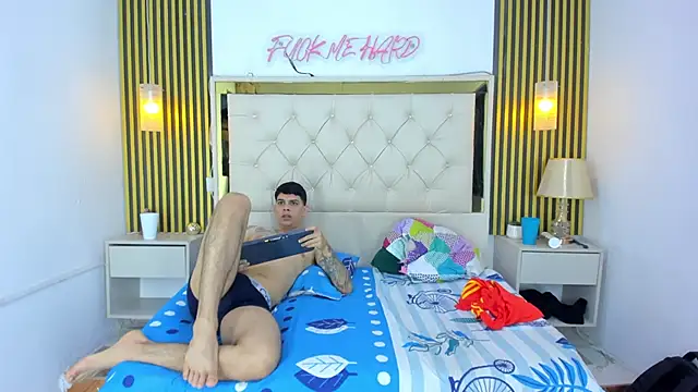 Adventurous_Boys webcam show