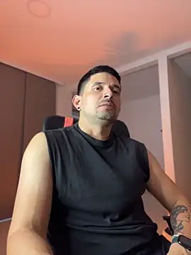 TroyeSavage élő XXX-chatje