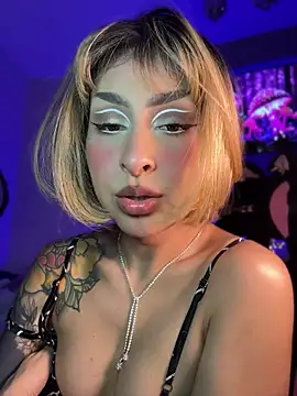 Cinamoonn 即時 XXX 聊天