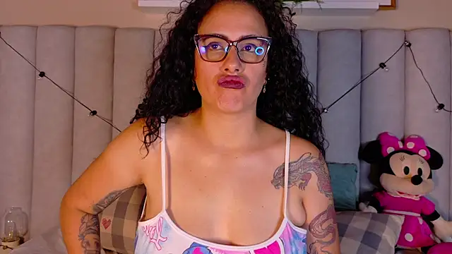 Czat XXX na żywo – KatyraTaylor__