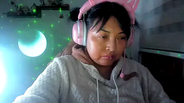 แชท XXX สดของ Shaddycute_