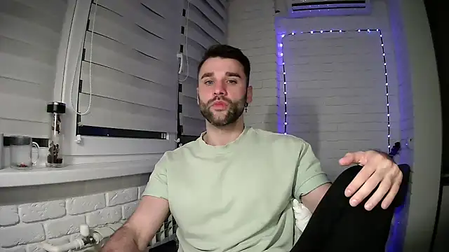 DaddySlavaのライブXXXチャット