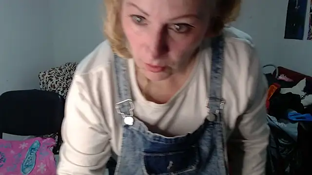 emperabigbootybigassのライブXXXチャット